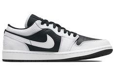 Let classic style slip into your wardrobe with the Air Jordan 1 Low SE Homage White Black (Women). The shoe’s design makes reference to the 2018’s Air Jordan 1 High OG Homage and features a unique split pattern of design. On each lateral side, tumbled leather is decorated with a mix of black overlays and accents. Look to the shoe’s medial sides and you’ll find reversed overlays adorning the nylon tongues—tongues which also feature say Jumpman’s tongue tags. Making the design bolder yet still tim Jordan 1 Low Shadow, Logo Wings, Nike Jordan 1 Low, Jordan 1 Low White, Jordan Low, Sneaker Shop, Jordan Sneaker, Jordan Model, Nike Air Jordan 1 Low