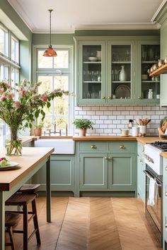 Sage Green Kitchen Cabinets: A Fresh Take on a Classic Look Dapur Rustic, Sage Kitchen, Sage Green Kitchen, Green Kitchen Cabinets, Green Cabinets, Kitchen Inspiration Design, Cottage Kitchen