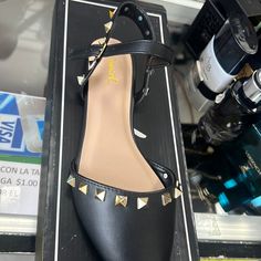 Size 7 6 Edgy Spring Heels With Flat Heel, Edgy Spring Flat Heel Heels, Black Party Flats With Ankle Strap, Black Ankle Strap Flats For Party, Black Spiked Sandals For Spring, Black Spiked Heels For Spring, Black Flats For Spring Party, Casual Spiked Heels For Spring, Spring Black Spiked Heels