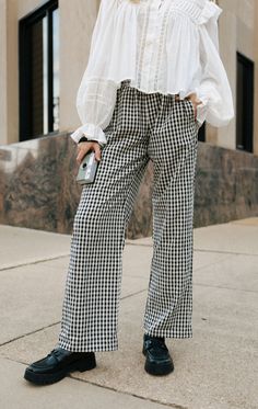 Black And White Checkered Pants Outfit, Gingham Pants Outfit, Checkered Pants Outfit, Aesthetic Lovers, Gingham Pants, Houndstooth Pants, Checkered Pants, Fashion Wishlist, Church Outfits