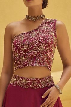 One Shoulder Blouse Designs, One Shoulder Blouse Lehenga, Skirt And Blouse Set, Traditional Blouse Designs, Saree Blouse Designs Latest, Stylish Blouse Design, Hem Blouse