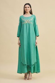 Shop for Zeel Doshi Green Silk Embroidered Tunic for Women Online at Aza Fashions Kurta Ideas, Kurta Set With Dupatta, Silk Kurta Set, Tunics Online, Green Tunic, Silk Kurta, Embroidered Dupatta, Embroidered Tunic, Silk Embroidery