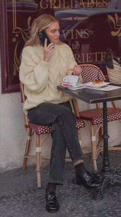 Knit Sweater Outfit, Style Parisienne, Pullover Outfit, Paris Mode, Rory Gilmore, Parisian Chic, Autumn Cozy, 가을 패션, Outfit Inspo Fall