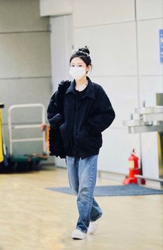 #ningning #aespa ICN airport Tokyo Winter Outfit, Korean Fashion School, Mode Ulzzang, Korean Winter, Korean Fashion Winter, New Pant