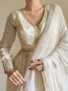 White Indian Gown, Saree Photography, White Anarkali, Bridal Suits, Desi Fits, Desi Aesthetics, Simple Dance, Trendy Outfits Indian, Arabic Poetry