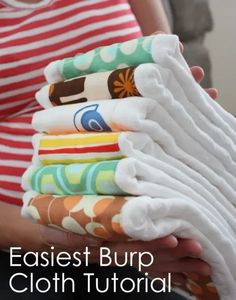 a woman holding a stack of cloths in her hands with the title easyest burp cloth tutor