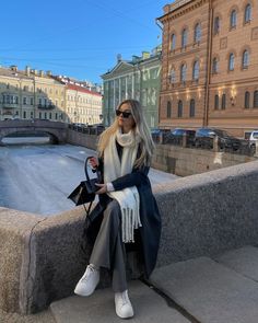 Europe Winter Fashion, Europe Winter Outfits, Eurotrip Outfits, Hm Outfits, European Fashion Winter, Madrid Outfits, Nyc Winter Outfits, Style Parisienne