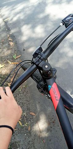 a person is holding the handlebars on a bike