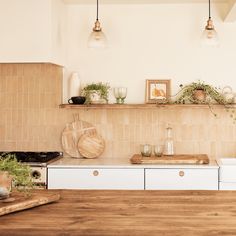 the kitchen counter is clean and ready for us to use