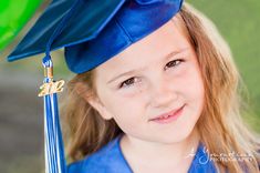 Kindergarten Graduation Picture Ideas, Cap And Gown Photoshoot, Preschool Graduation Cake, Kindergarten Photography, Preschool Graduation Theme