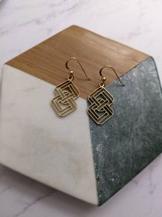 Geometric Brass Earrings For Gift, Nickel-free Geometric Gold Jewelry, Gold Geometric Nickel-free Jewelry, Geometric Gold Nickel-free Jewelry, Gold Geometric Metal Jewelry, Gold Geometric Brass Jewelry, Elegant Gold Geometric Earrings, Elegant Geometric Gold Earrings, Elegant Geometric Earrings As Gift