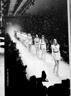 #vogue #voguerunway #fashion #runway #aesthetic #fyp #coffeead1ct Vouge Magazines Vintage, Model Core Aesthetic, Fashion Runway Aesthetic, Aesthetic Runway, Runway Fashion Aesthetic, Vogue Aesthetic, Future Model