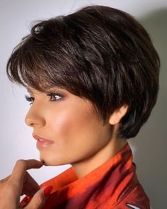 Short Layered Haircut for Thick Hair Pixie Bob Haircut, Bob Haircut With Bangs, Hairstyles For Thick Hair, Hair Cuts For Women, Hair With Layers, Short Layered Haircuts