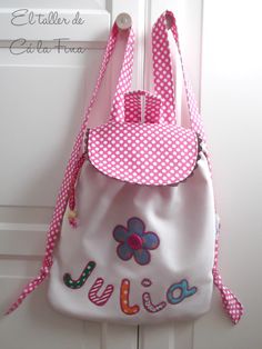 Mochila de guardería personalizada para Julia #mochilasdeguarderia #mochilaspersonalizadas #mochilasinfantiles Tote Bag Pattern Free, Purse Trends, Bag Pattern Free, Quilted Backpack, Backpack Pattern, Kids' Bag, Bags For Teens, Sack Bag, Elegant Bags