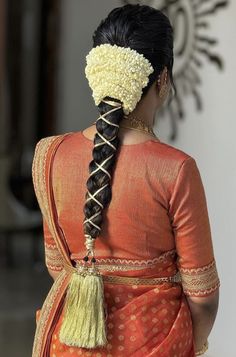 Muhurtham Hairstyle Indian, Reception Hairstyles Indian, Baby Shower Hair Styles, Simple Bridal Hairstyle, Wedding Hairdo