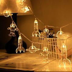 a bunch of lights that are on top of a table in front of a lamp