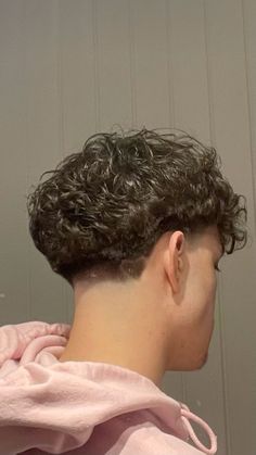 Short Curly Haircuts For Round Faces Men, Low Taper Fade Wavy Hair, Taper Fade Heart Design, Curly Low Taper Fade, Taper Fade Ondulado, Heart Design Haircut, Mid Taper Fade Haircut Curly, Low Taper Fade Haircut Curly Hair, Low Taper Curly Hair