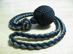 a ball of rope is sitting on the table next to it's end loop