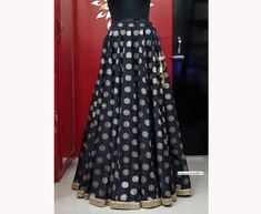 Made to Order/Made to Measurement/Custom Made Indian Lehenga Skirt (PLEASE NOTE THIS IS SKIRT ONLY) - Fabric: Brocade Silk - Color : Black - Fully Flared Kalidaar (Paneled) Skirt - Lined - Gold Sequins Border - Drawstring with beautiful  gold latkan - No can can This is Made To Order and we require following measurements in inches. 1. Waist of Skirt 2. Length of Skirt PLEASE NOTE: BUYERS ARE RESPONSIBLE FOR ANY CUSTOMS AND IMPORT TAXES THAT MAY APPLY. Fabric Care : Dry Clean Only Disclaimer: The Skirt For Wedding, Bridesmaid Skirt, New Lehenga, Bridesmaid Skirts, Style Royal, Lehenga Skirt, Stunning Tops, Indian Lehenga, Paneled Skirt