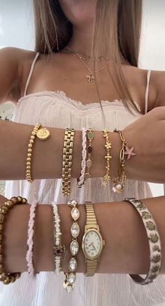 Preppy Jewelry, Wrist Jewelry, Jewelry Accessories Ideas, Jewelry Fashion Trends, Classy Jewelry, Jewelry Essentials, Stacked Jewelry