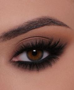 smokey eyes make up beige lidschatten Machiaj Smokey Eyes, Eyeliner Cat, Smokey Eye Makeup Steps, Teknik Makeup, Brown Smokey Eye Makeup, Matte Eye Makeup, Evening Eye Makeup, Eye Makeup Images, Smokey Eye Tutorial