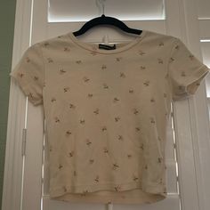 -Brandy Melville Rare Rose Crop Top -One Size -Nwt Ships In 1-4 Days Cream Floral Print Crew Neck Top, Trendy Cream Floral Print Tops, Rose Crop Top, Tops Brandy Melville, Rare Roses, Brandy Melville Top, Ribbed Shirt, Cute Fit, Brandy Melville Tops