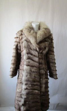 Stylish and super chic fox fur coat for ladies. Soft and plush fox fur collar, side pockets, front durable furrier closures and satin lining complete the look of this beautiful fur garment. Fur and lining in mint plus condition SIZE : 4 Chest All Around Coat Fastened 37" SLEEVES: 26" LENGTH : 40" Coat For Ladies, Fox Fur Jacket, Fox Fur Coat, Fox Fur, Fur Collars, Fur Jacket, Jacket Coat, Favorite Outfit, Coats For Women