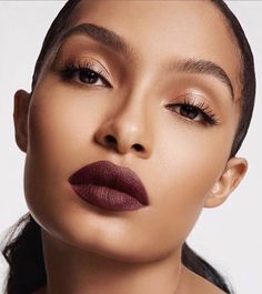 Natural Makeup With Bold Lips, Dark Brown Lipstick Looks, Holiday Makeup Black Women, Purple Lipstick Black Women, Fall Natural Makeup, Dark Lipstick Looks, Dark Skin Makeup Looks, Full Glam Makeup Looks Black Women, Natural Fall Makeup