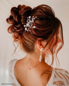 Wedding Updos For Medium Hair 2024 Guide: 70+ Best Looks Bridal Hair Vintage, Messy Bridal Hair, Vintage Bridal Hair, Wedding Hairstyles For Medium Hair, Weaving Ideas