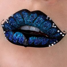 Carnaval Make-up, Lip Art Makeup, Lipstick Designs, Beautiful Lipstick, Blue Lips, Nice Lips, Batons Matte, Lipstick Art