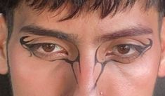 Masc Eyeliner, Halloween Men Makeup, Trenton Core, Makeup Hombre, Guys Halloween Makeup