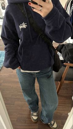 Fall Outfits With Hoodies, Hoodie Outfit Inspiration, Stussy Shoulder Bag, Outfits With Blue Hoodie, Simple Outfits For School Fall, Fall Outfits Hoodies, Black Stussy Hoodie Outfit, Copenhagen Fall Outfit, Fall Outfits Black Pants