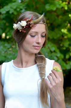 Flower crown Burlap head wreath Boho hair accessory acorn crown Woodland wedding halo Boho bridal crown Forest Head piece Feather headband Ready to ship This is a stylish boho rustic crown of the original design. To create the wreath I used the natural materials: acorn, jute cord. Roses of linen and fabric leaves with feather print  are Central elements in the composition. Perfect for Woodland wedding, rustic wedding, forest and boho style  Each element is woven into the wreath with floral tape. Wedding Forest, Boho Crown, Fabric Leaves, Wedding Halo, Boho Flower Crown, Head Wreath, Boho Hair, Hair Accessories Boho, Feather Headband