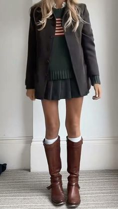 Prep Winter Outfits, Chic Fall Outfits 2024, Prep School Outfits, Nikita Core, Transitional Fall Outfits, Fall Skirt Outfits, Simple Outfits For School, Look Legging, Fall Skirt