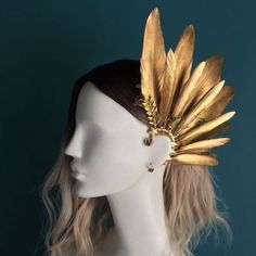 Headpiece Diy How To Make, Costume Headpieces, Diy Headpiece, Feathers Diy, Feather Accessories, Ceremonial Dress, Feather Fashion, Recycled Dress, Paper Accessories