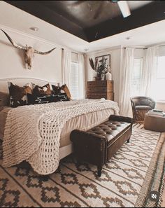 Bedroom Decor Western Rustic, Western Ranch Bedroom Ideas, Modern Cowgirl Bedroom, Western Master Room, Western Home Decor Bedroom, Cowgirl Room Ideas, Cowgirl Bedroom Ideas, Western Modern Home Decor, Cows And Horses