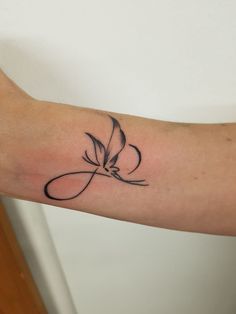 a small tattoo on the arm of a woman's left arm with a flower