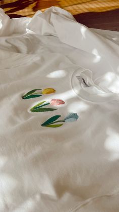 This simple tulip embroidered sweatshirt is such a cute and minimalistic piece! The thread is recycled and thrifted to help reduce waste. A portion of these sweatshirt profits go to charities and to try am make them become more eco friendly! I am a college student and I make these designs and embroider them in my free time! Thank you so much for looking at my small shop!! Have a great day Spring Cotton Sweatshirt For Everyday, Cotton Sweatshirt For Everyday Spring Wear, Organic Cotton Long Sleeve Sweatshirt For Spring, Spring Organic Cotton Relaxed Fit Sweatshirt, Spring White Sweatshirt With Custom Embroidery, White Sweatshirt With Custom Embroidery For Spring, Spring Organic Cotton Sweatshirt For Everyday, Spring Organic Cotton Everyday Sweatshirt, White Custom Embroidered Sweatshirt For Spring