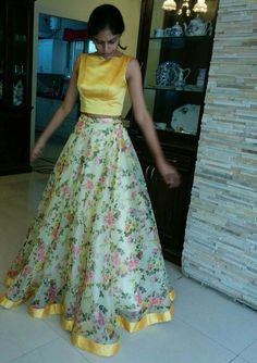 B Skirt Top Indian Outfit, Floral Lengha, Lehenga Indian, Indian Skirt, Half Saree Lehenga, Lehnga Dress, Top Indian, Long Gown Dress, Long Dress Design