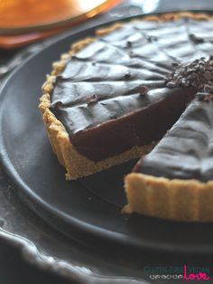 there is a chocolate pie on the plate