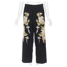 GUCCI 2017 black wool chrysanthemum floral embroidery wide leg trousers IT38 XS Reference: MELK/A00087 Brand: Gucci Designer: Alessandro Michele Collection: 2017 Color: Black Pattern: Floral Closure: Button Extra Details: 5-pocket design. Oriental floral embrodiery. Wide leg trousers. Made in: Italy CONDITION: Condition: Excellent, this item was pre-owned and is in excellent condition. SIZING Designer size: IT38 Size reference: US0 / UK6 / IT38 / FR34 / XXS-XS MEASUREMENTS: Waist: 36cm / 14" Hip Gucci 2017, Embroidery Pants, Gucci Pants, Gucci Outfits, Gucci Designer, Pantalon Large, Leather Shops, Wide Leg Jumpsuit, Black Logo