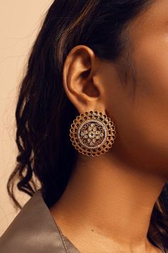 Make a statement with these dramatic bold oxidised studs, featuring intricate floral patterns encrusted with polkis in the middle with a metallic border around it. These earrings are a true work of art that will add a touch of elegance and sophistication to any outfit. Indian Oxidised Jewellery, Silver Jhumkas, Heritage Jewellery, Fabric Pouch, Wedding Jewellery Collection, Oxidised Jewellery, Wedding Jewellery, Jewelry Photography, Jewellery Collection