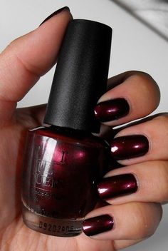 Popular Nail Colors, Opi Polish, Nagellack Trends, Winter Red, Red Nail Polish, Red Nail, Opi Nail Polish, Colorful Nail Designs, Popular Nails