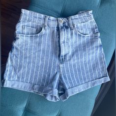 H&M Womens High Waited Shorts With Pinstripes! Size 6 Brand New Condition! Worn Once H&m Shorts, Blue White, High Waist, H&m, Color Blue, Blue And White, Size 6, High Waisted, Womens Shorts