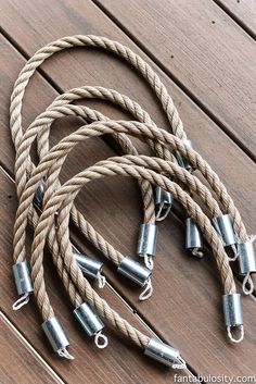 there are many different types of rope on the ground