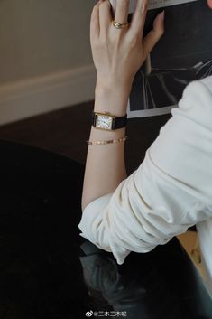 Elegant Watches Women Classy, Watch Women's Classy, Watch Stack, Minimalist Accessories Jewellery, Elegant Watches Women, Classic Watch Women, Classy Watch, Chanel Watch, Trinity Ring