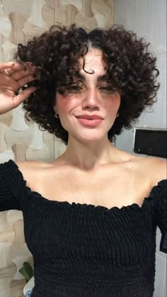 3b Curly Hair Short Styles, Short 3b Haircuts, 3b Haircut Short, 3b Short Haircut, Heart Shape Curly Haircut, 3b Curly Short Haircut, 3c Short Hair, 3b Curly Hairstyles Short, Short 3b Curly Haircuts