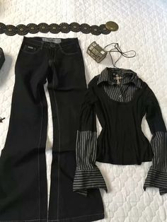 Black Dressing Pants Outfit, Dark Fem Clothes, Elegant Alternative Outfit, Alternative Formal Outfit, Dark Femme Outfits, Masculine Female Outfits, Gothic Outfits Casual, Subtle Goth, Dress Pants Outfit