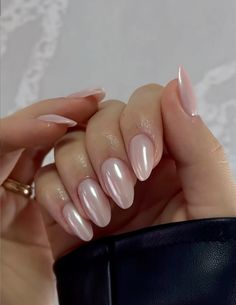 Simple Nails Pearl, Almond Shaped Nail Ideas Simple, Soft Pink Pearl Nails, Nails With Lavender Dress, Opaque Chrome Nails, Pearl Nails Aesthetic, Pearl Shimmer Nails, Pearl Nails Almond Shape, Nails For A White Dress