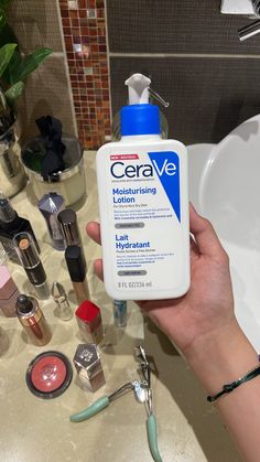 Cera Ve Moisturizer, Cera Ve Aesthetic, Moisturizer Cerave, Cerave Skincare Routine, Cerave Skin Care, Cerave Sa Cleanser, Skincare Routine Oily Skin, Skin Care Routine Korean, Cleanser Cerave